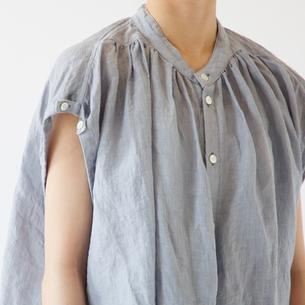 袖口のディテールもポイント(身長160cm・BLUE GRAY) 袖口のディテールもポイント(身長160cm・BLUE GRAY)