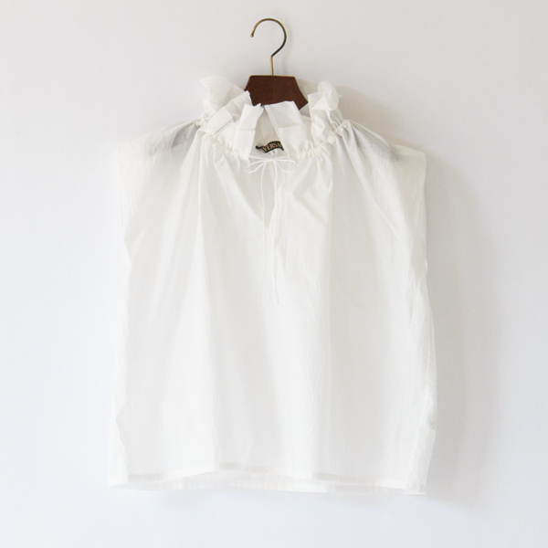 エアリーコットンフリルカラーノースリーブシャツ(WHITE)