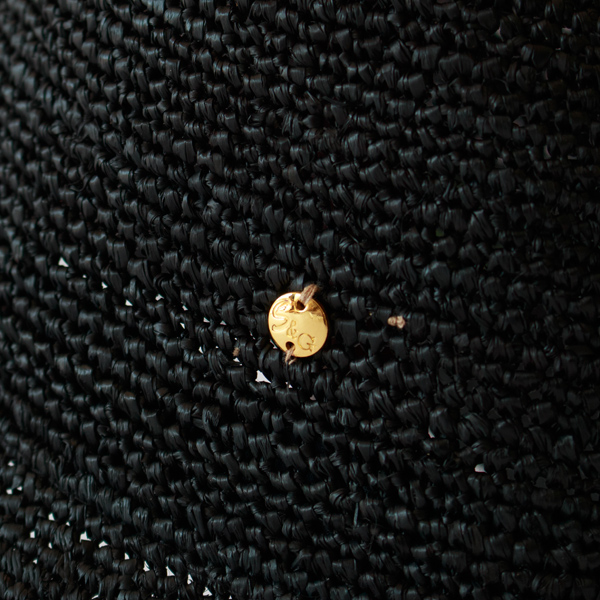 金色のワンポイント(black) 金色のワンポイント(black)