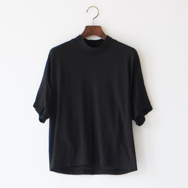 綿強撚天竺 5分袖変形ハイネックプルオーバー(BLACK) 綿強撚天竺 5分袖変形ハイネックプルオーバー(BLACK)