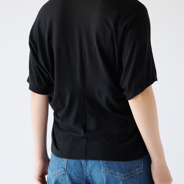 脇から背中に向けての美しいドレープがポイント(身長163cm・BLACK) 脇から背中に向けての美しいドレープがポイント(身長163cm・BLACK)
