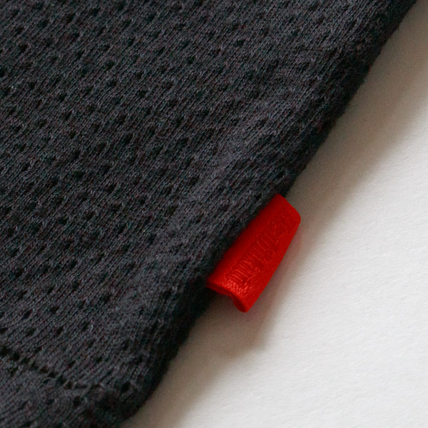 オレンジのタグがアクセントに