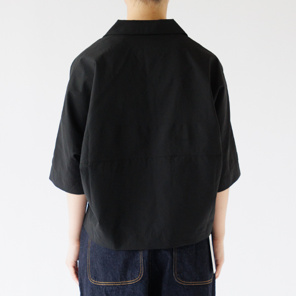 身長162cm(P.BLK) 肩を落としたシルエット 身長162cm(P.BLK) 肩を落としたシルエット