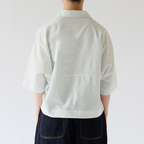 丸みのある女性らしさもあるシャツ 丸みのある女性らしさもあるシャツ
