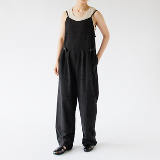全身黒色でも重く見えず 全身黒色でも重く見えず