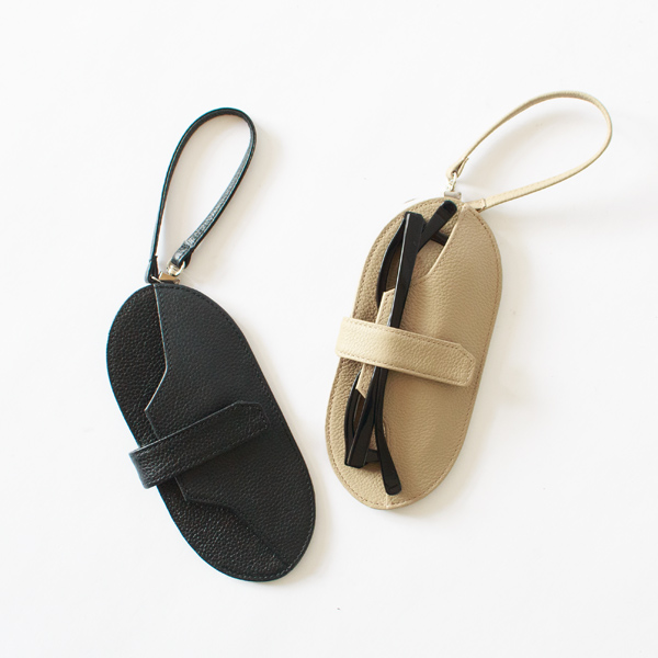 左：black、右：taupe