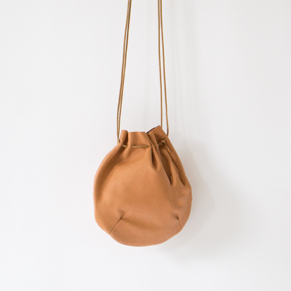 HALLIE バルーンショルダーバッグ(CAMEL)