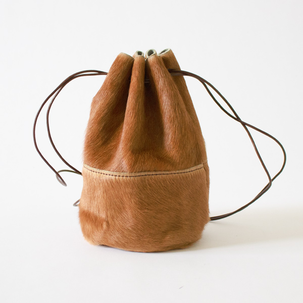 HORSE FUR DRAW STRINGS POUCH/S(巾着ショルダー)(CAMEL) HORSE FUR DRAW STRINGS POUCH/S(巾着ショルダー)(CAMEL)
