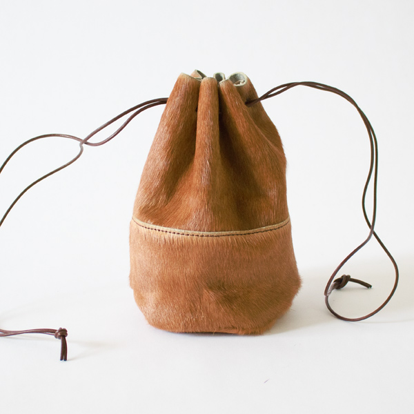 HORSE FUR DRAW STRINGS POUCH/S(巾着ショルダー)(CAMEL) HORSE FUR DRAW STRINGS POUCH/S(巾着ショルダー)(CAMEL)