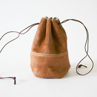 HORSE FUR DRAW STRINGS POUCH/S(巾着ショルダー)(CAMEL) HORSE FUR DRAW STRINGS POUCH/S(巾着ショルダー)(CAMEL)