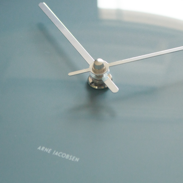 ブルーの文字盤にシルバーのアクセント(Bryner BL/210mm) ブルーの文字盤にシルバーのアクセント(Bryner BL/210mm)
