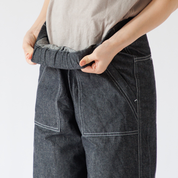 ウエストは総ゴムで楽ちん(身長163cm・INDIGO) ウエストは総ゴムで楽ちん(身長163cm・INDIGO)