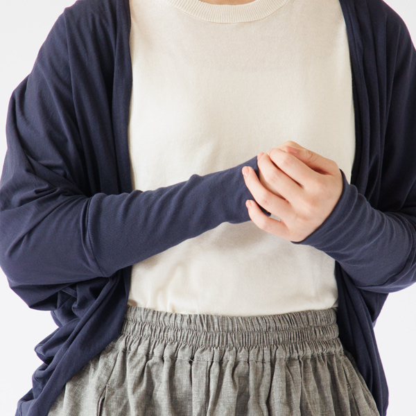 袖口は同じ糸のテレコ素材を使用(身長163cm・NAVY) 袖口は同じ糸のテレコ素材を使用(身長163cm・NAVY)