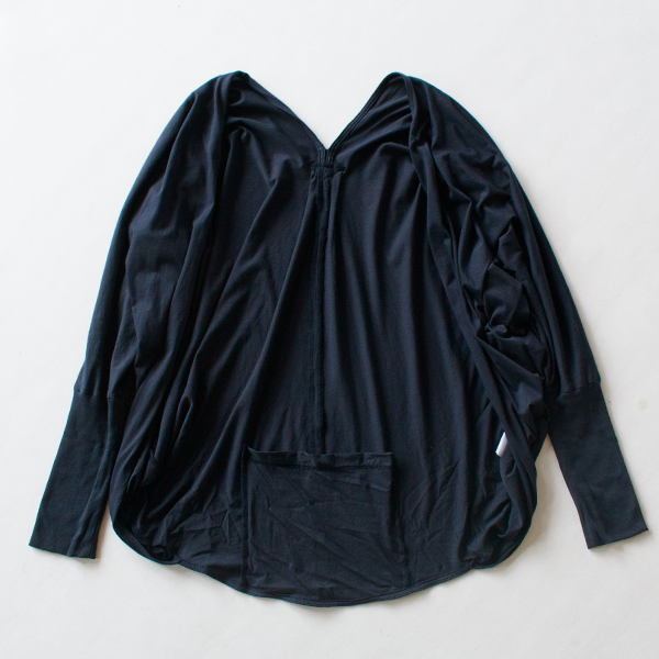 後身頃の内側に収納用のポケットがあります(NAVY) 後身頃の内側に収納用のポケットがあります(NAVY)