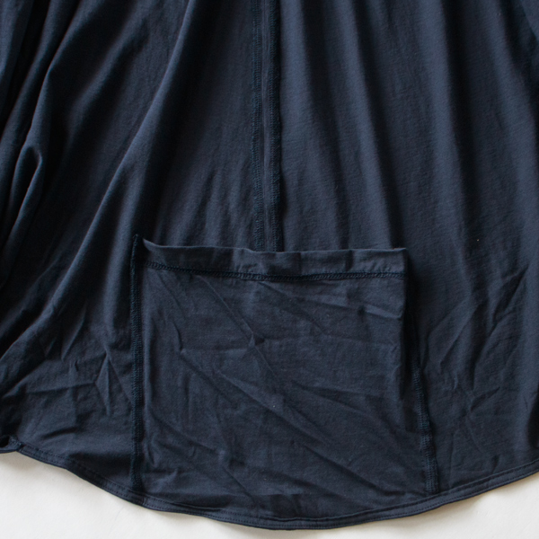 後身頃の内側に収納用のポケットがあります(NAVY) 後身頃の内側に収納用のポケットがあります(NAVY)