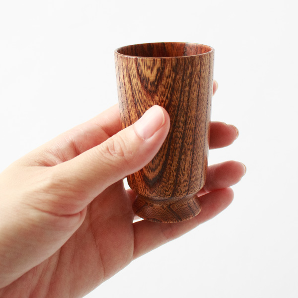 木製ならではの軽さ 木製ならではの軽さ