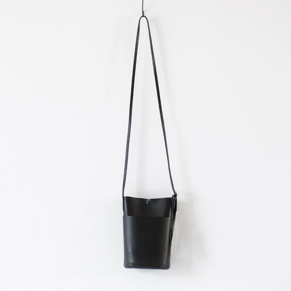 バックオープンボーダーカット【BLACK】 APERTO ショルダーバッグ Sleek Path XS／REN（レン）｜愛着を持って