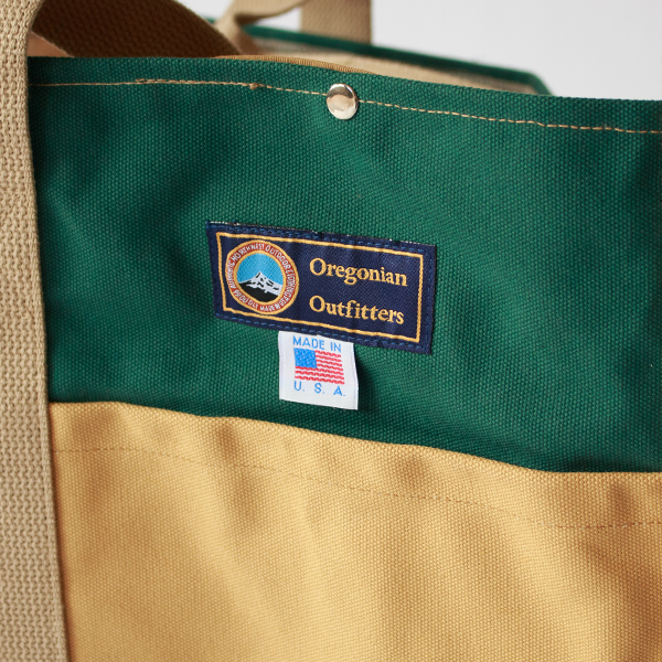 正面にはOregonian CamperのロゴとMADE IN USAのタグ付き(FOREST) 正面にはOregonian CamperのロゴとMADE IN USAのタグ付き(FOREST)