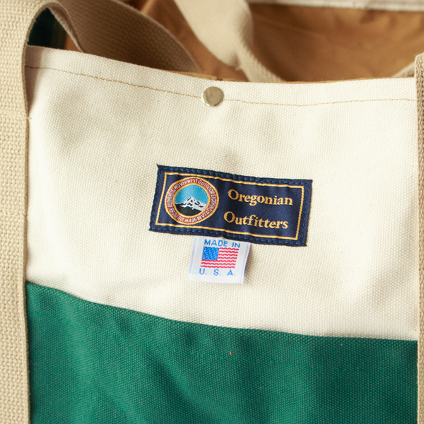 正面にはOregonian CamperのロゴとMADE IN USAのタグ付き(NATURAL) 正面にはOregonian CamperのロゴとMADE IN USAのタグ付き(NATURAL)