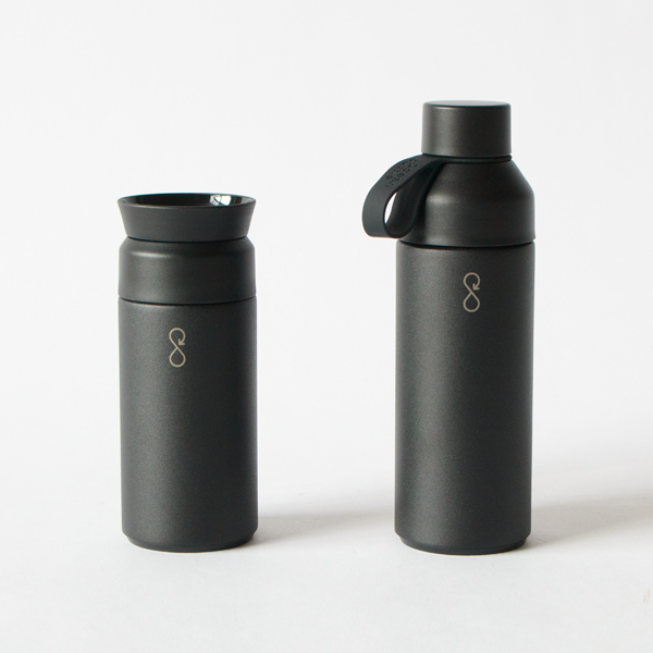 左:BREW COFFEE FLASK 350ml 、右:ORIGINAL 500ml 左:BREW COFFEE FLASK 350ml 、右:ORIGINAL 500ml