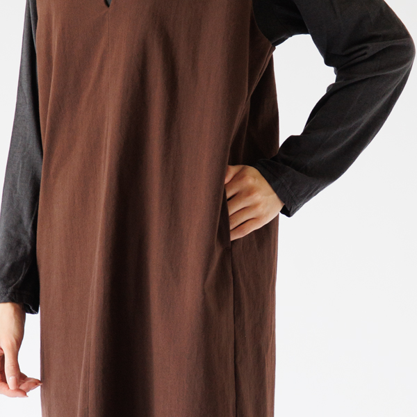 両脇にポケットあり(身長160cm・BROWN) 両脇にポケットあり(身長160cm・BROWN)