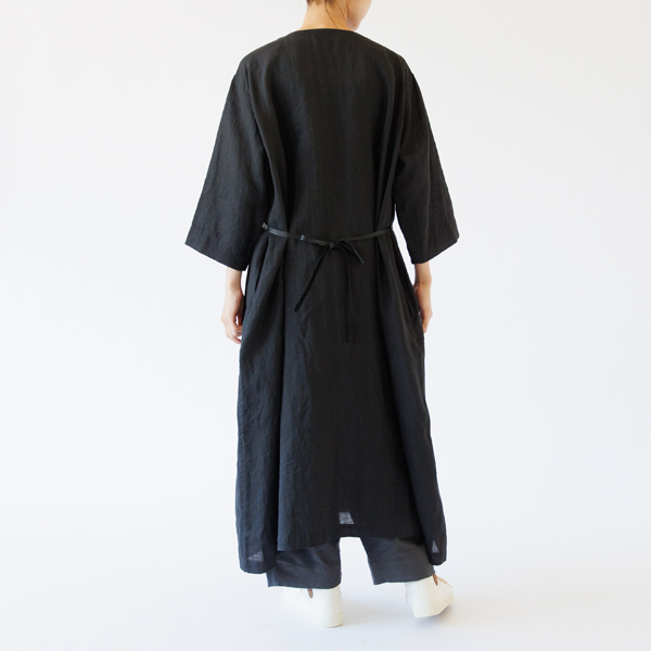後ろで結んで(身長160cm・D.CHARCOAL) 後ろで結んで(身長160cm・D.CHARCOAL)