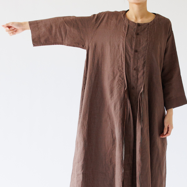 ゆったりとした身幅(身長160cm・BROWN) ゆったりとした身幅(身長160cm・BROWN)