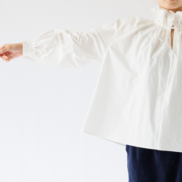 ゆったりとした身幅(身長160cm・WHITE) ゆったりとした身幅(身長160cm・WHITE)