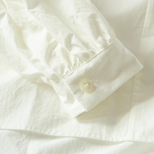 袖口にもギャザーが入っています(WHITE) 袖口にもギャザーが入っています(WHITE)