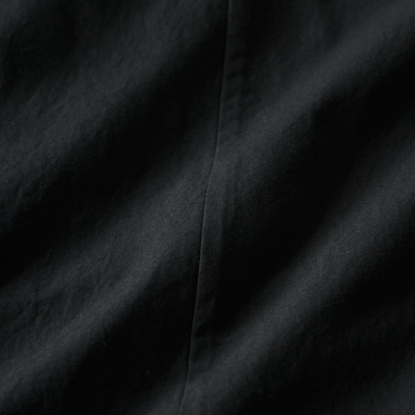 ドライタッチで適度なハリのある質感(BLACK) ドライタッチで適度なハリのある質感(BLACK)