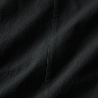 ドライタッチで適度なハリのある質感(BLACK) ドライタッチで適度なハリのある質感(BLACK)