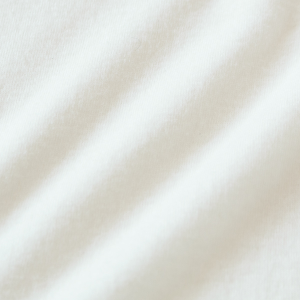 綿とカシミヤをブレンドしたソフトな風合い(WHITE)