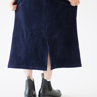 裾にはスリット(NAVY)
