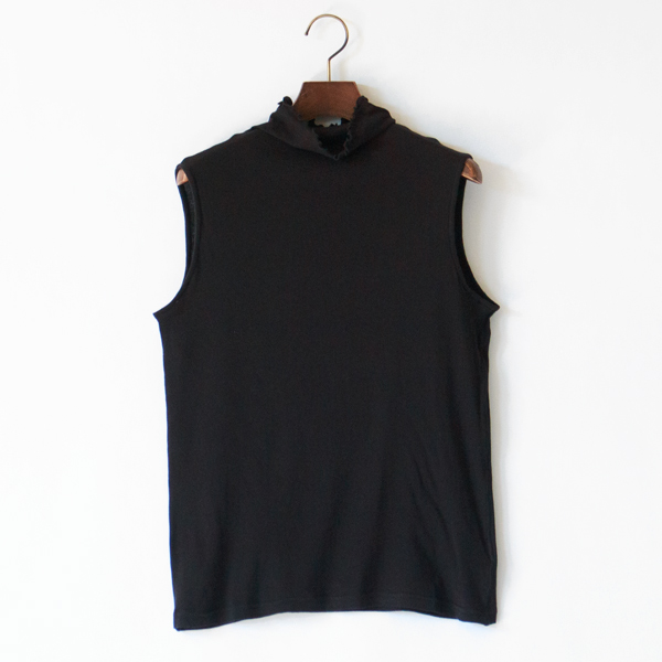 綿カシミヤフライス ハイネックノースリーブ(BLACK)