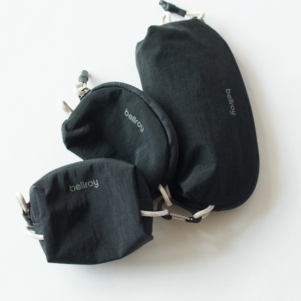 カラビナが一つついています(Black) カラビナが一つついています(Black)