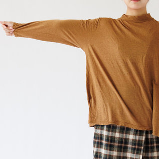 ゆとりのある身幅(身長160cm・RAW UMBER) ゆとりのある身幅(身長160cm・RAW UMBER)