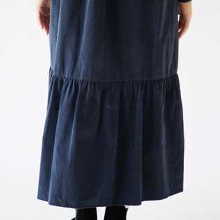 後裾のみ切り替えギャザーが入っています(身長160cm・NAVY) 後裾のみ切り替えギャザーが入っています(身長160cm・NAVY)