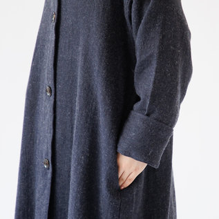 両脇にポケットがあります(身長160cm・NAVY) 両脇にポケットがあります(身長160cm・NAVY)