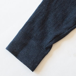 袖口を伸ばした状態(NAVY) 袖口を伸ばした状態(NAVY)