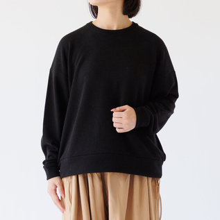 ふんわりとしたスウェット生地は軽い着心地です ふんわりとしたスウェット生地は軽い着心地です