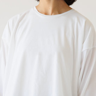 肩から胸の方にドレープがかかり綺麗にみせます 肩から胸の方にドレープがかかり綺麗にみせます