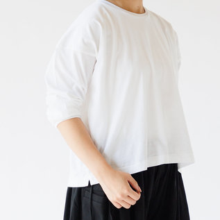 袖を上げるとパフスリーブのように 袖を上げるとパフスリーブのように