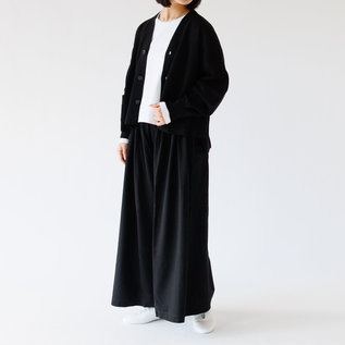 カーディガンも羽織やすいカットソーです(長い方の裾を入れています) カーディガンも羽織やすいカットソーです(長い方の裾を入れています)