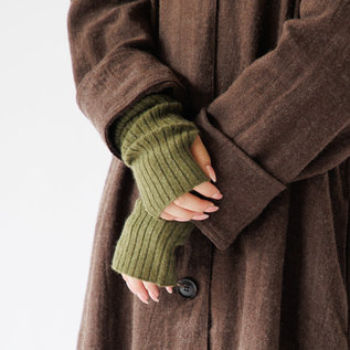 リブ編みがポイント(身長160cm・KHAKI) リブ編みがポイント(身長160cm・KHAKI)