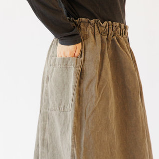 右後身頃にポケット付き(身長160cm・OLIVE) 右後身頃にポケット付き(身長160cm・OLIVE)