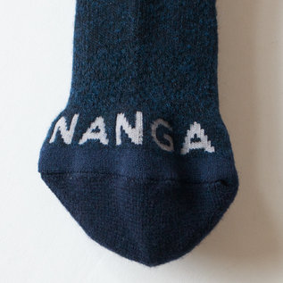 ロゴがポイントになったつま先(NVY2) ロゴがポイントになったつま先(NVY2)