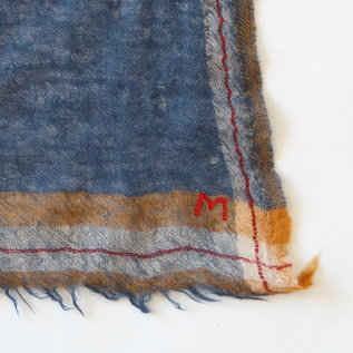 隅には小さくMの刺繍が入っています(VELVET)