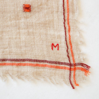 隅には小さくMの刺繍が入っています(CORD) 隅には小さくMの刺繍が入っています(CORD)