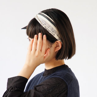 ヘアバンドにも