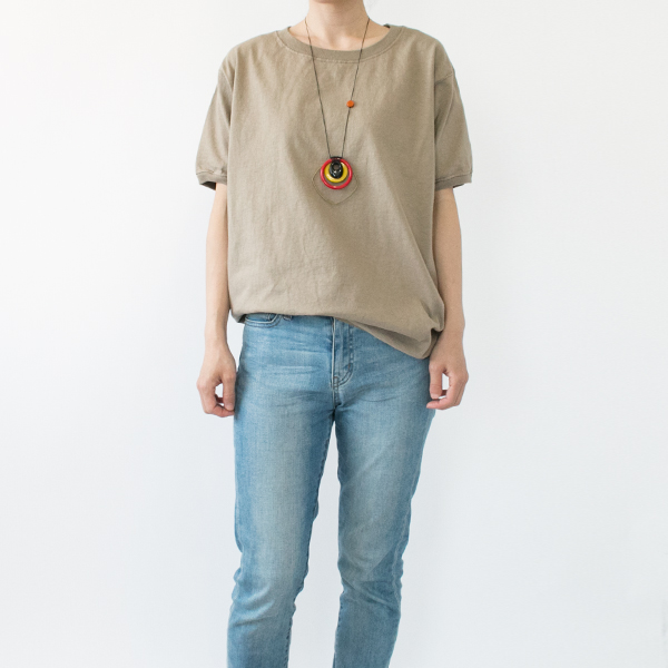 モデル身長:158cm 着用サイズ:L(クルーネック ショートスリーブ Tシャツ ASH BEIGE) モデル身長:158cm 着用サイズ:L(クルーネック ショートスリーブ Tシャツ ASH BEIGE)